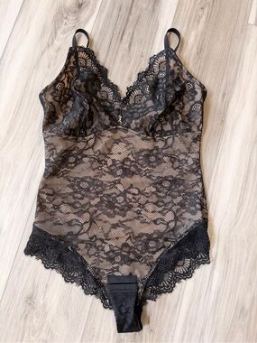 Never worn. New without tags (NWOT). Excellent condition with no flaws noted.